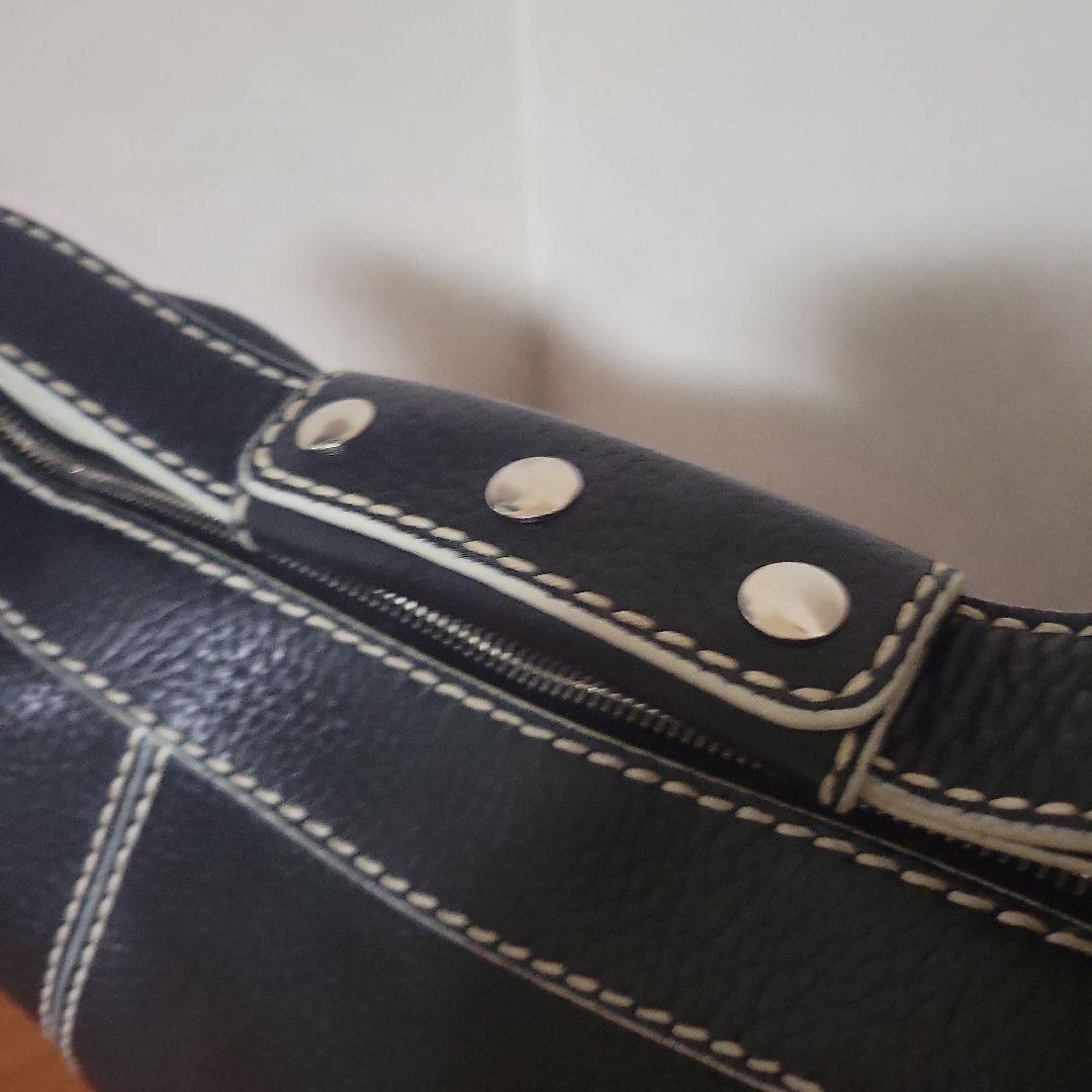 TOD'S 濃紺レザー ショルダーバッグ