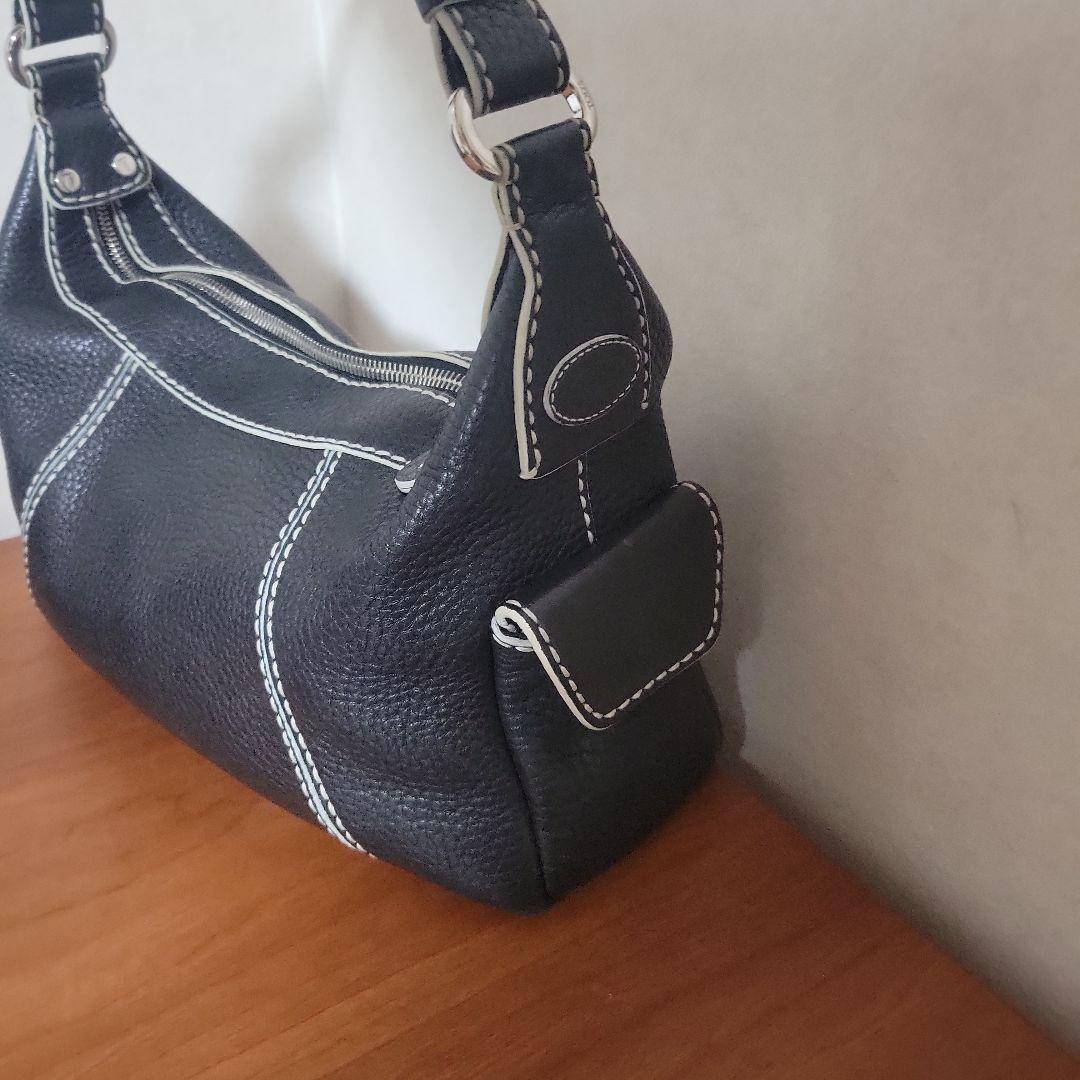 TOD'S 濃紺レザー ショルダーバッグ