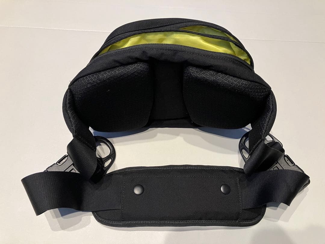 Hugoo 黒 ショルダーバッグ　ヒップシート