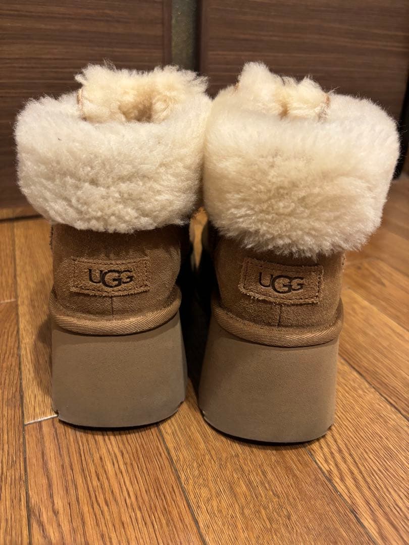 靴 UGG Esmee Lace Up 24cm