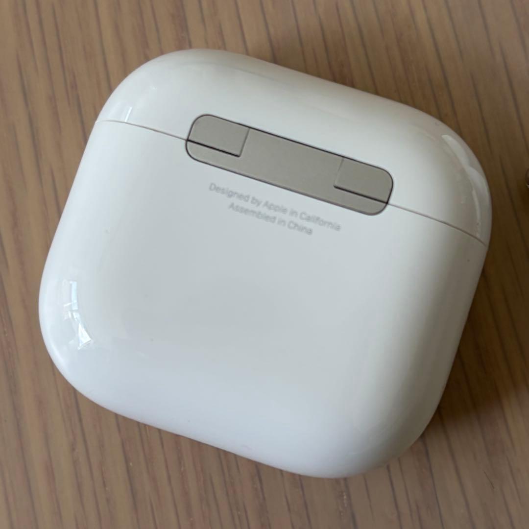 美品　AirPods 4 ANC アクティブノイズキャンセリング
