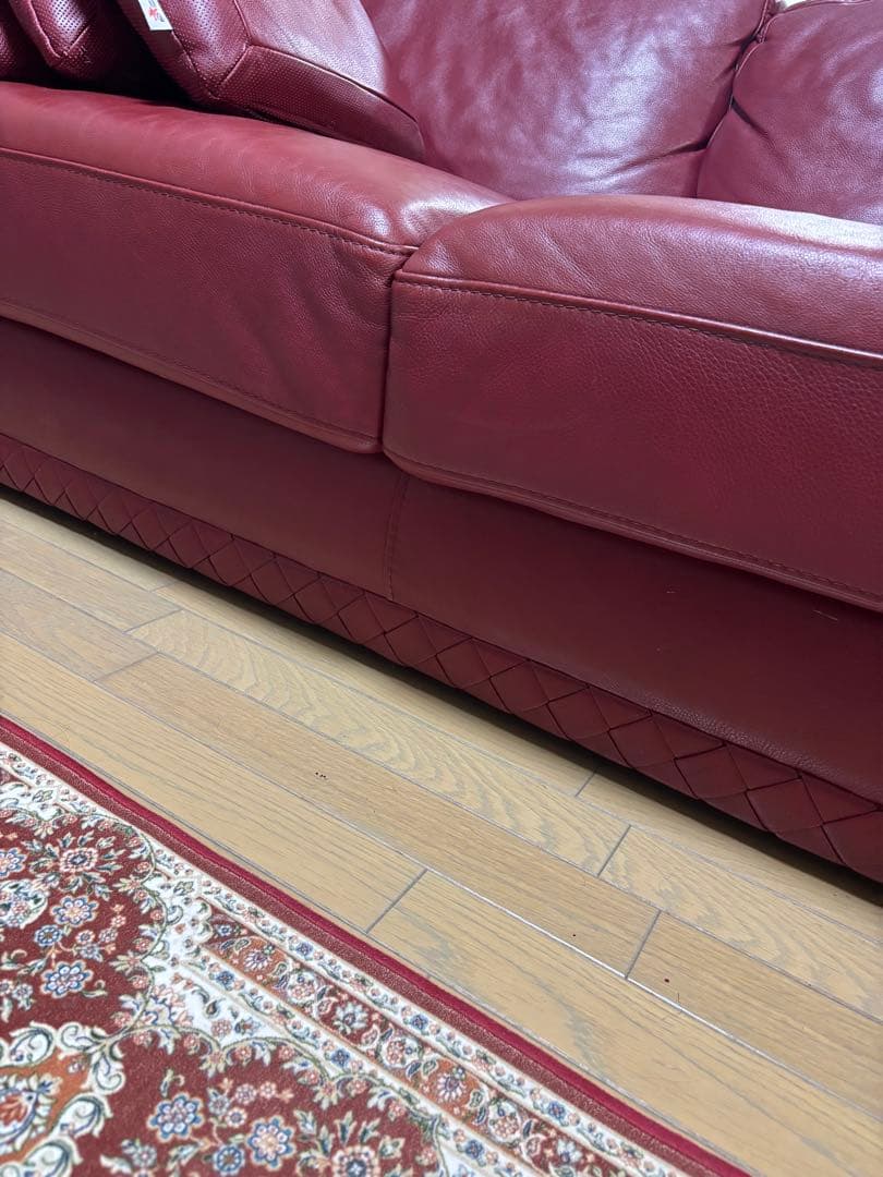 最終値下げおしゃれでモダンなワイン色赤い総革レザー3人掛けソファ