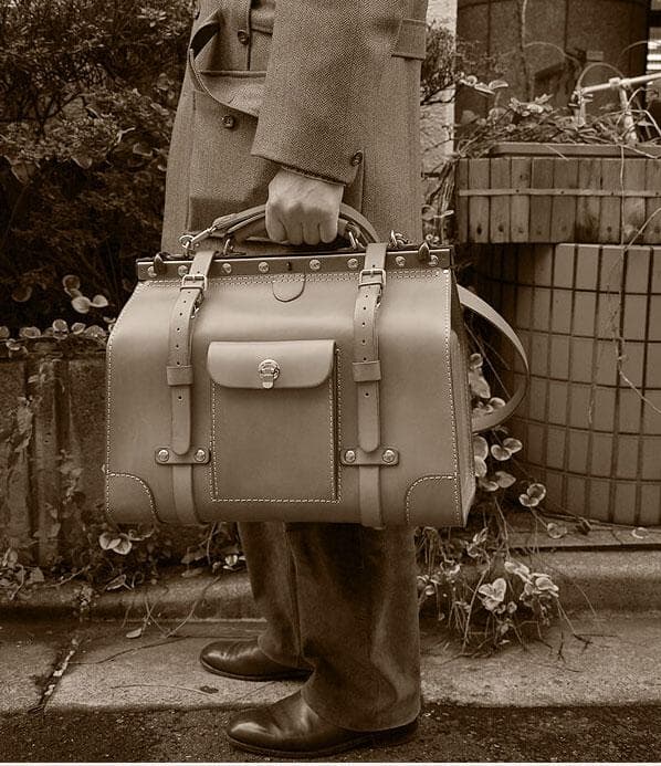 大人の魅力‼️HERZ限定モデル 「グラッドストン・バッグ」