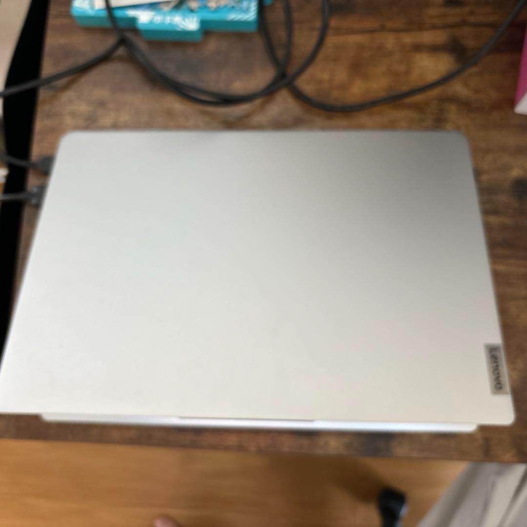 レノボ　Lenovo IdeaPad Slim 560 Pro クラウ