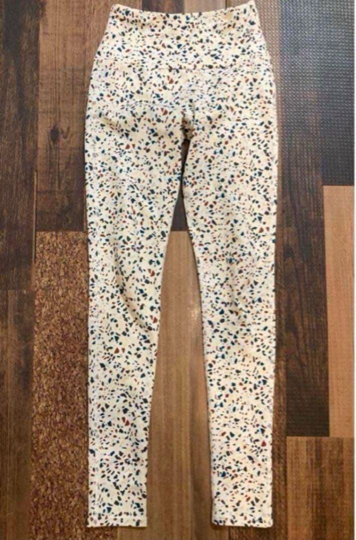 極美　emmi yoga エミヨガ　ヨガウェア　オフホワイト×カラフル　S