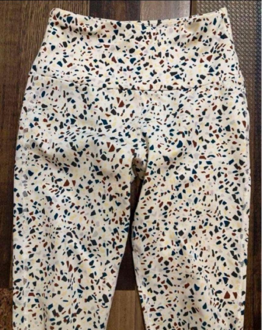 極美　emmi yoga エミヨガ　ヨガウェア　オフホワイト×カラフル　S