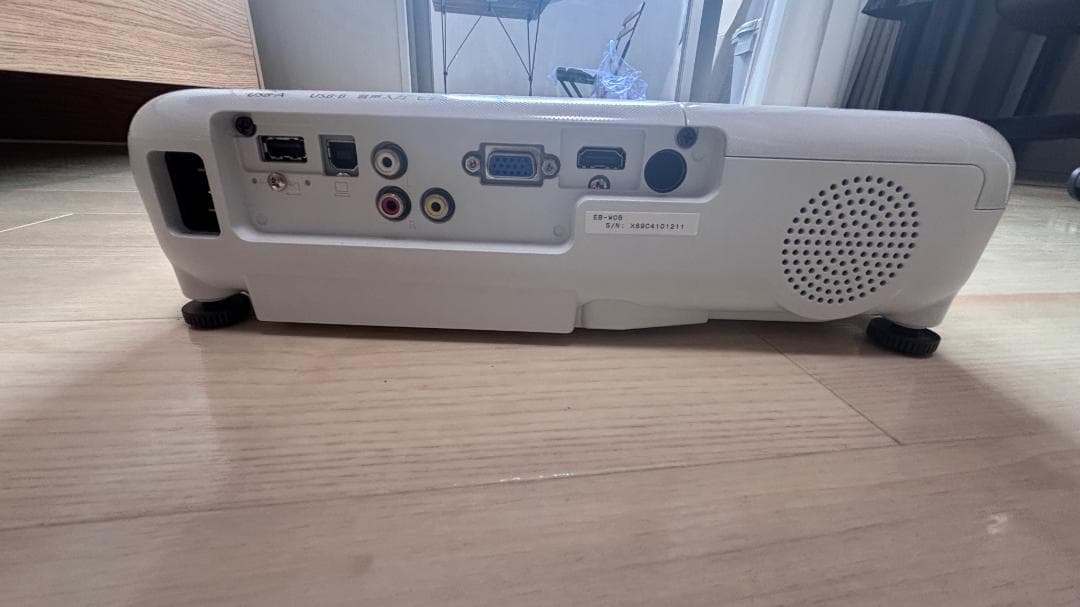 エプソンプロジェクター、三脚・ケース・ワイヤレスユニット付き