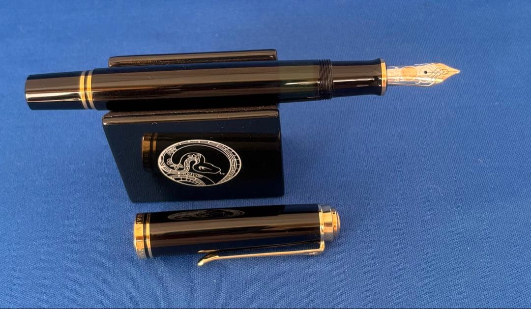 正規輸入品　ペリカン万年筆　スーべレーンM600 F スワンロゴ付き万年筆 黒