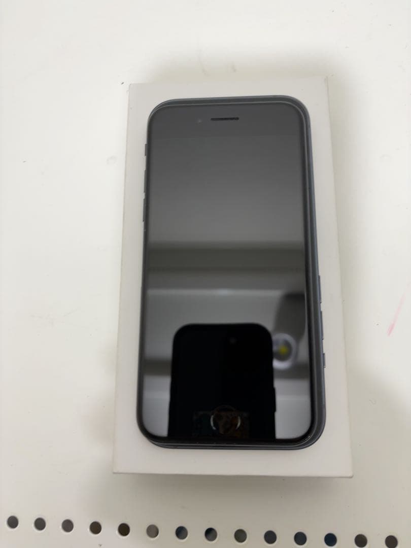 早い者勝ち　[SIMフリー]Apple iPhone se3