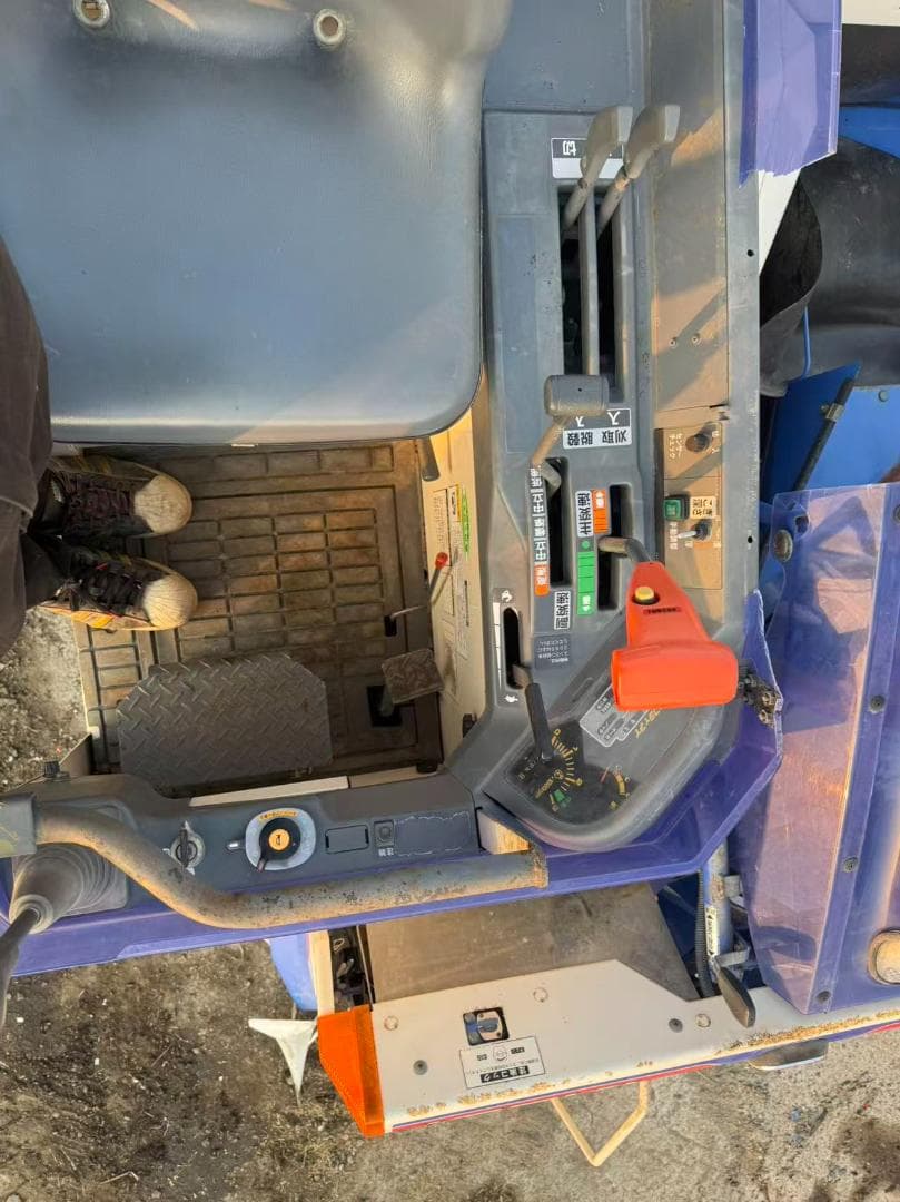 【福岡県みやま市】イセキ コンバイン 型式 327 3条刈 アワメータ—427H