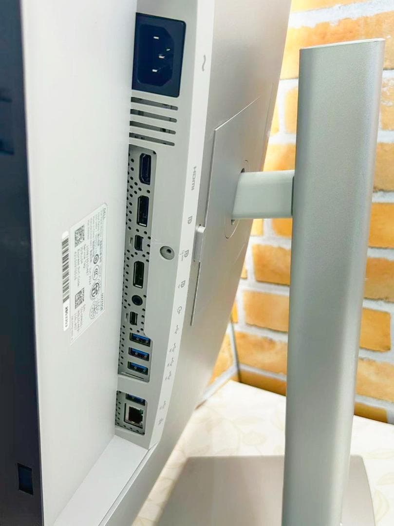 Dell UltraSharp U2723QE 27インチ 高性能4Kモニター