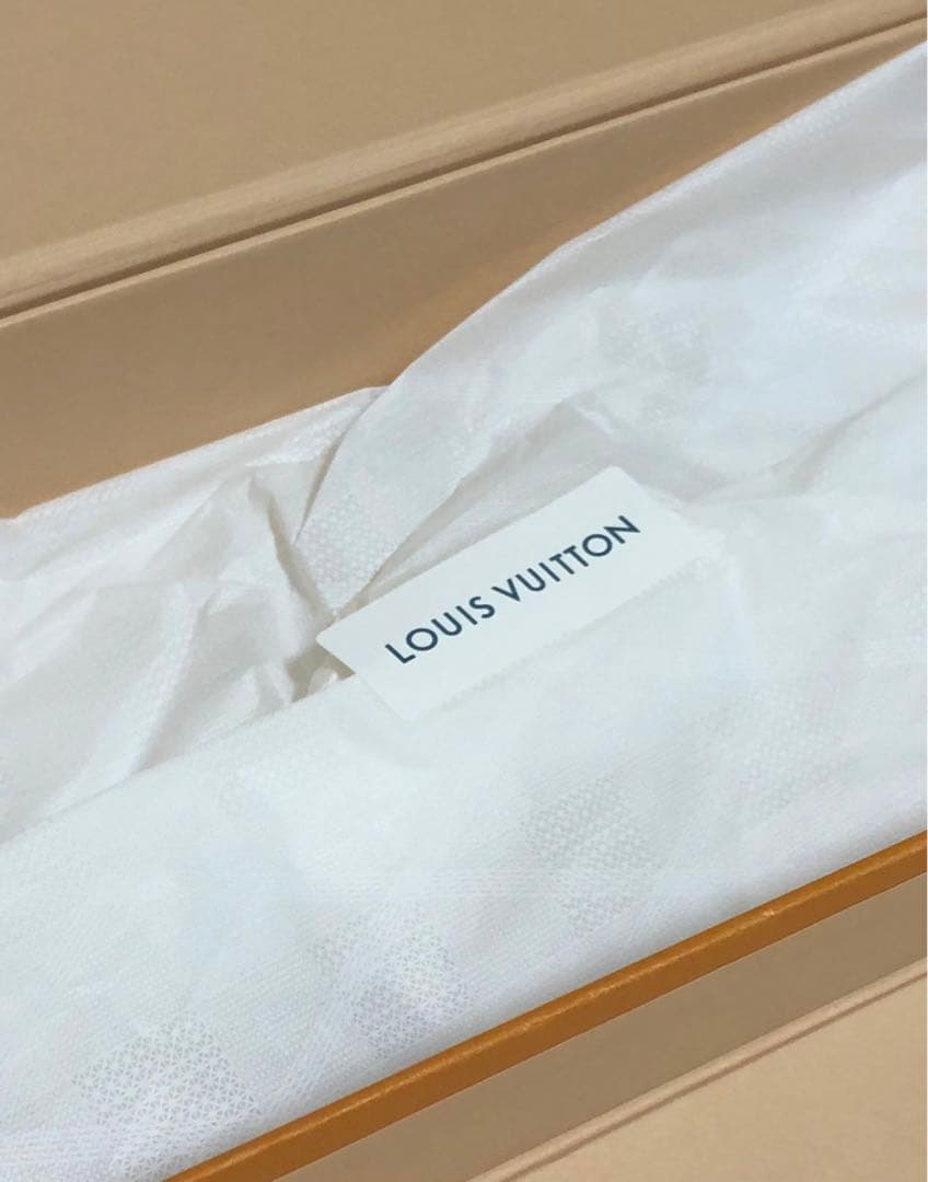 最終価格　ルイヴィトン　Tシャツ等衣類、マフラー等空箱　薄型タイプ16箱