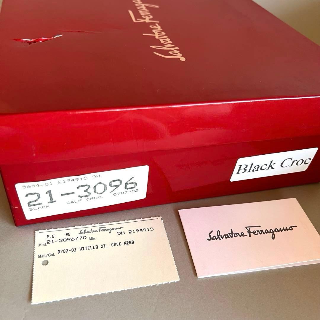 フェラガモ　ヴァラ　クロコ型押し ショルダーバッグ　ブラック