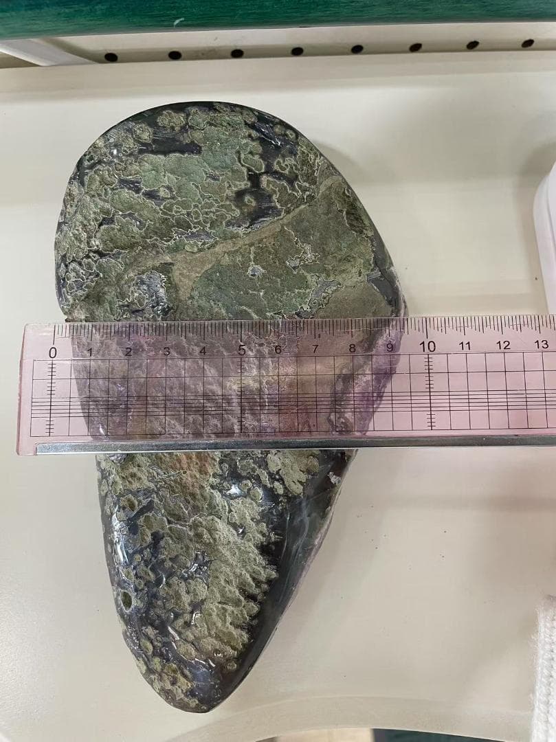 アメジスト ブラジル産　重さ585ｇ　猫の目　原石 置物