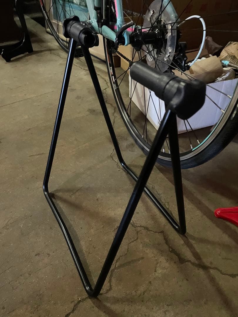 美車　ビアンキ(レディースモデル)ロードバイク　軽くて　女性片手持てる軽さ