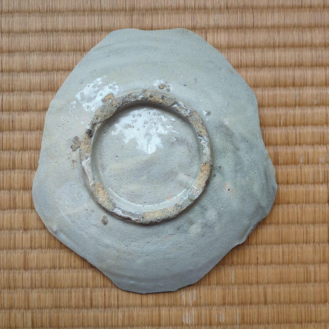 不規則な形状の陶器皿　緑釉陶片　古唐津　椎の峰　骨董品