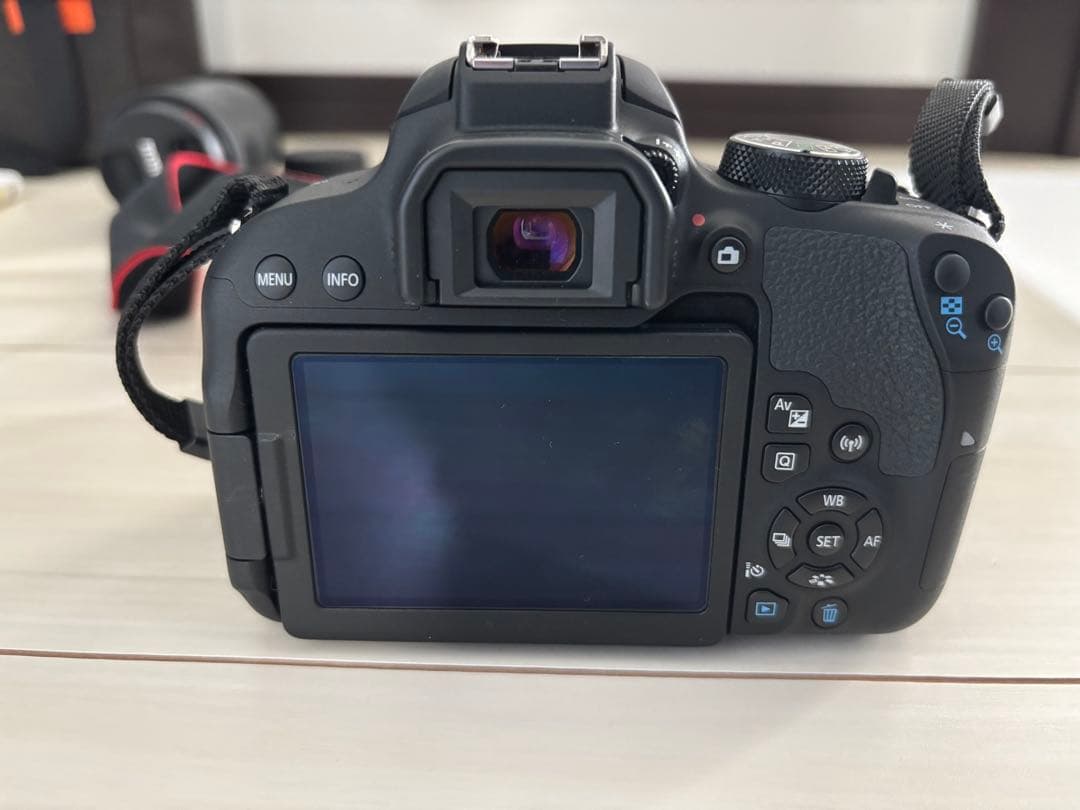 【中古品】Canon EOS Kiss X9i ダブルズームキットおまけ付き