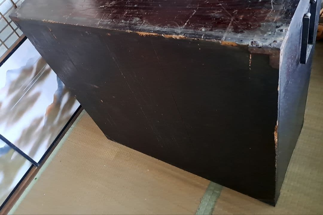 年季が入り過ぎた江戸時代の桐？箪笥