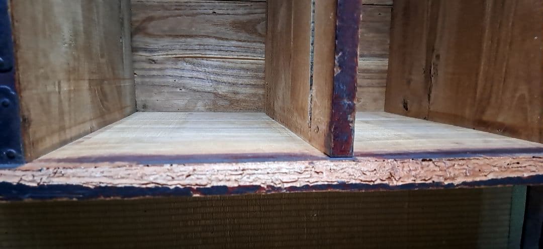 年季が入り過ぎた江戸時代の桐？箪笥