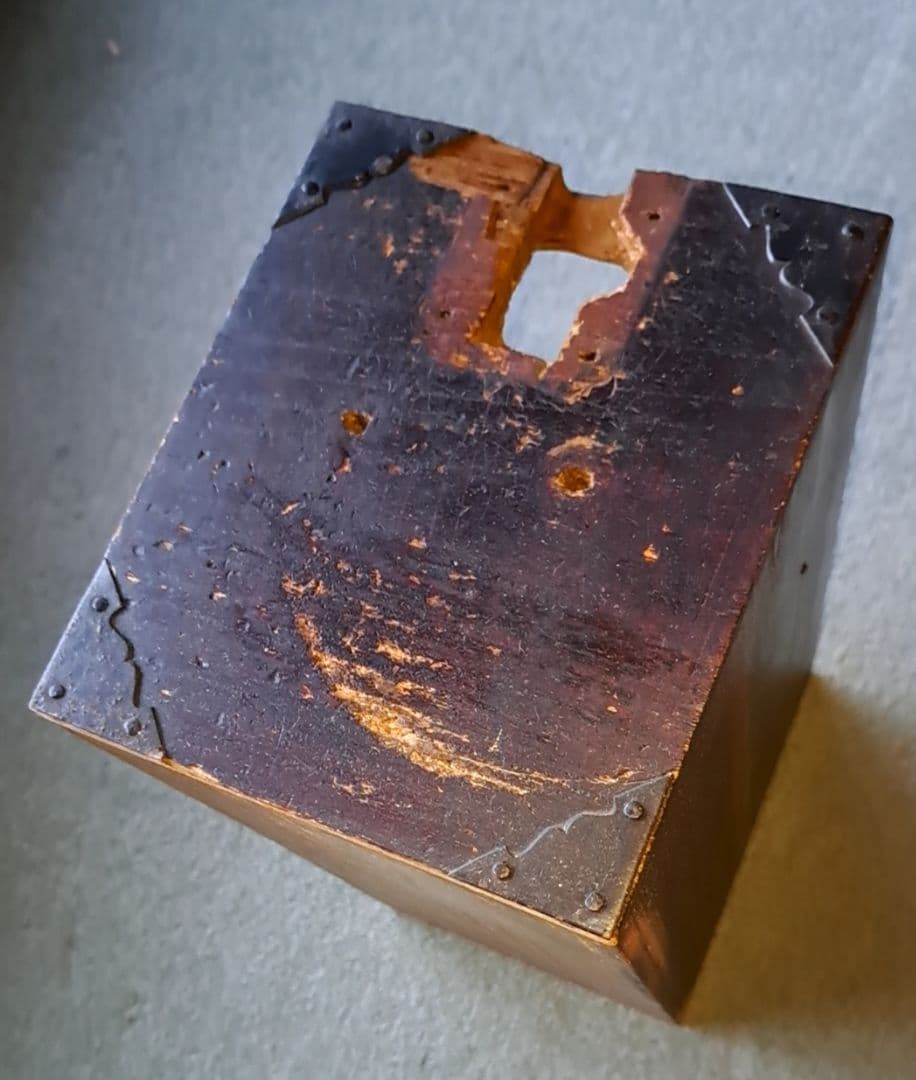 年季が入り過ぎた江戸時代の桐？箪笥