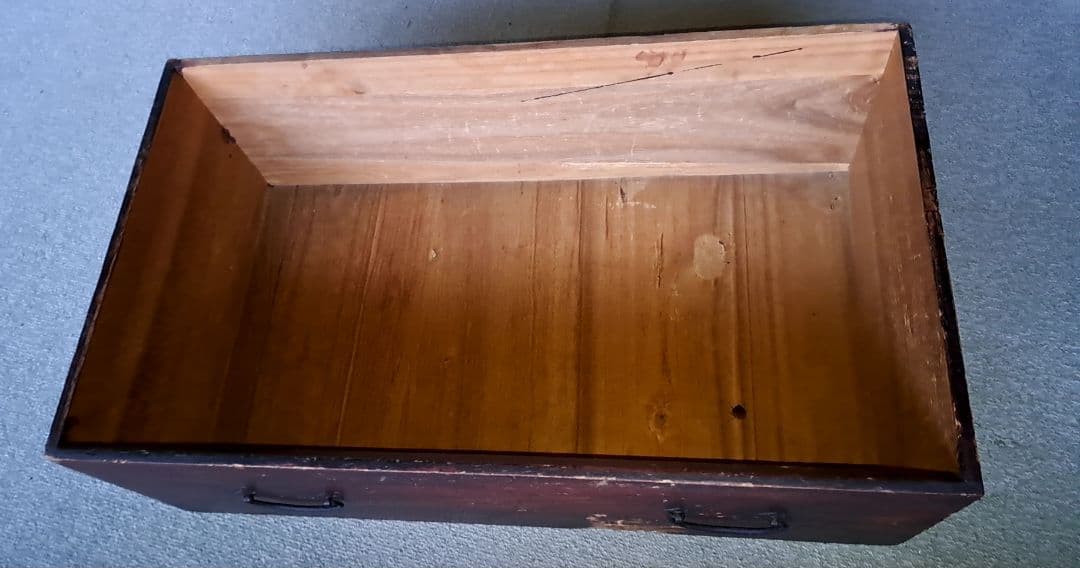 年季が入り過ぎた江戸時代の桐？箪笥
