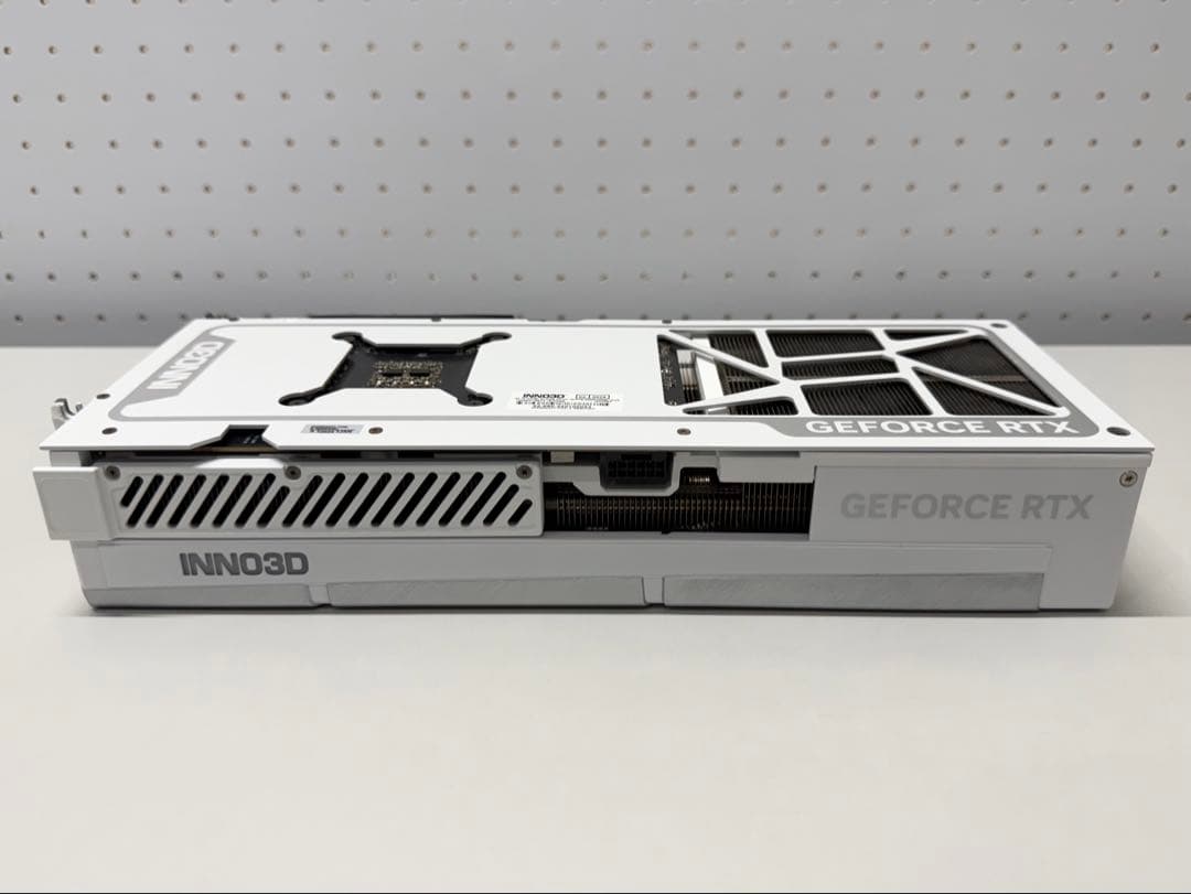 グラフィックボード・グラボ・ビデオカード INNO3D GeForceRTX 4080 SUPER X3 OC WHITE