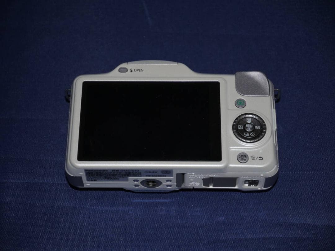 高画質　Panasonic　LUMIX DMC-GF3　ボディ　人気色のホワイト