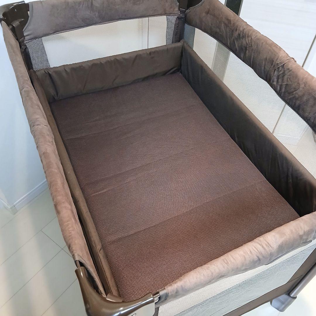 アップリカ ココネルエアープラス ベビーベッド ブラウン 洗えるマット