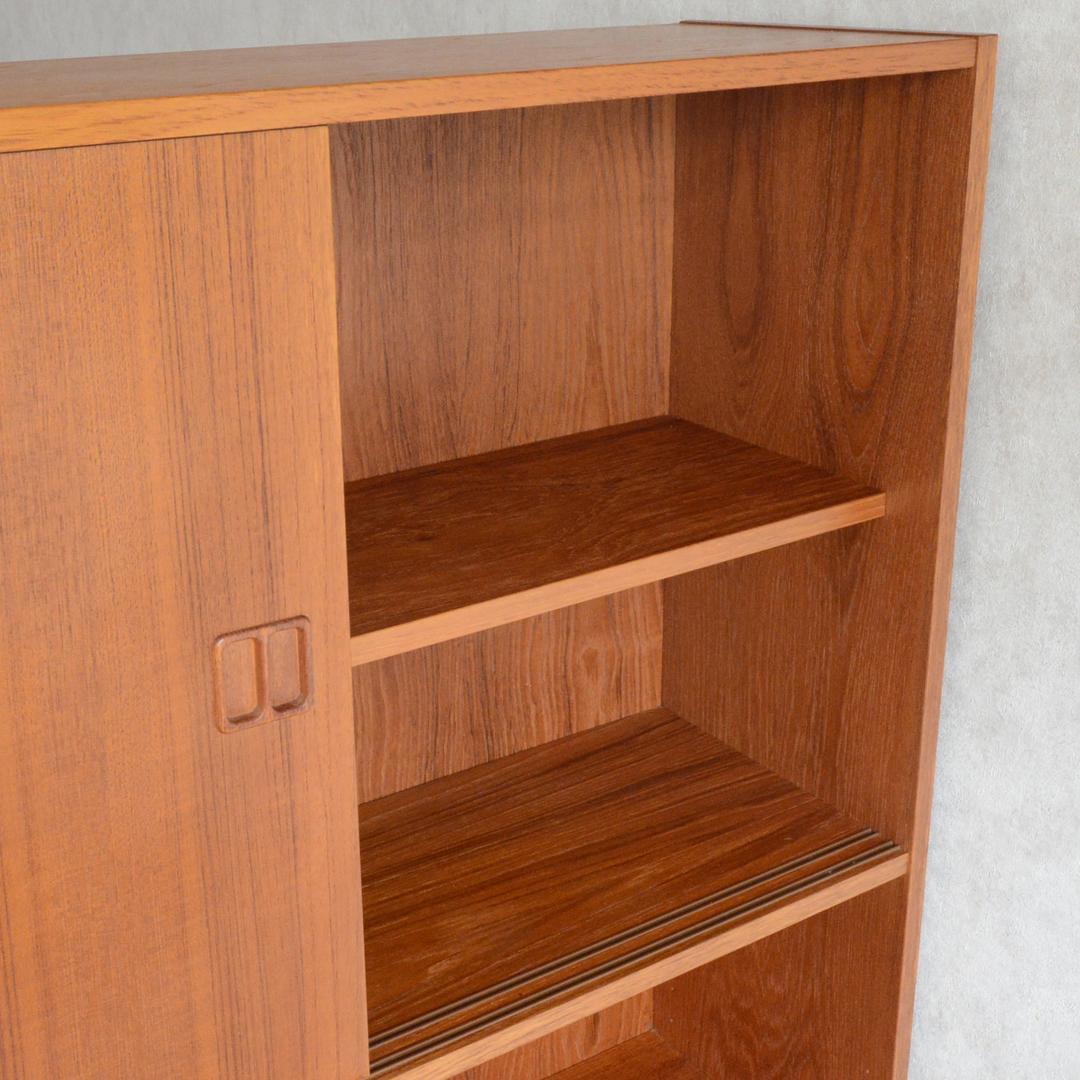 デンマーク 北欧ヴィンテージ チーク ディスプレイシェルフ 北欧家具 3段扉付き