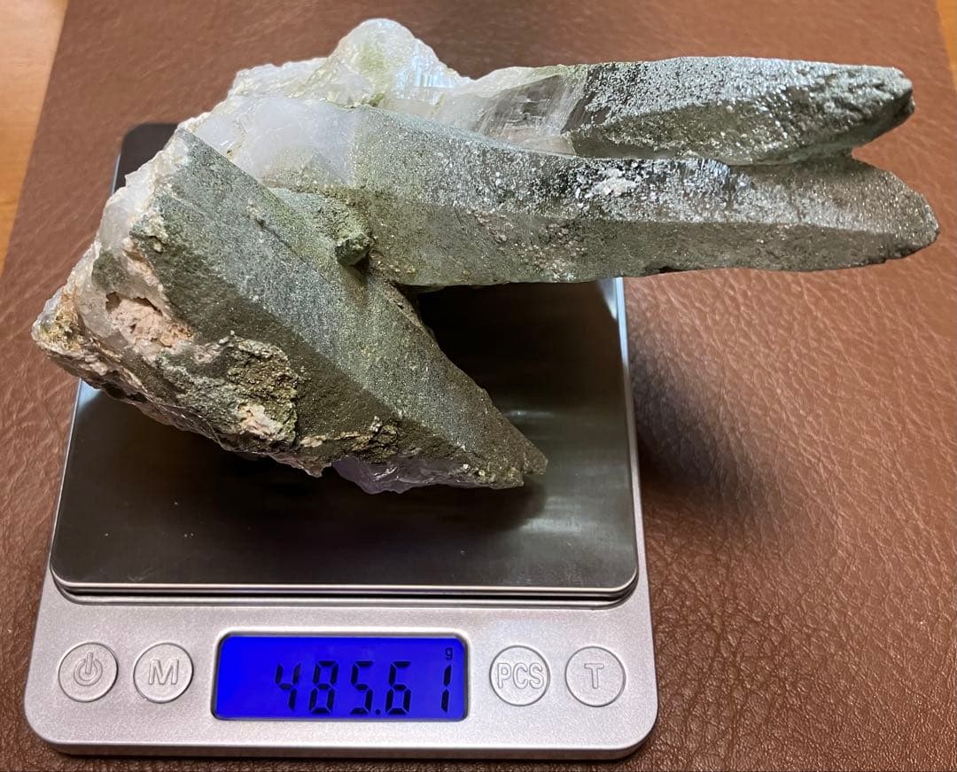 ガネーシュヒマール　ラパ産　クローライトオンクオーツクラスター　約485g