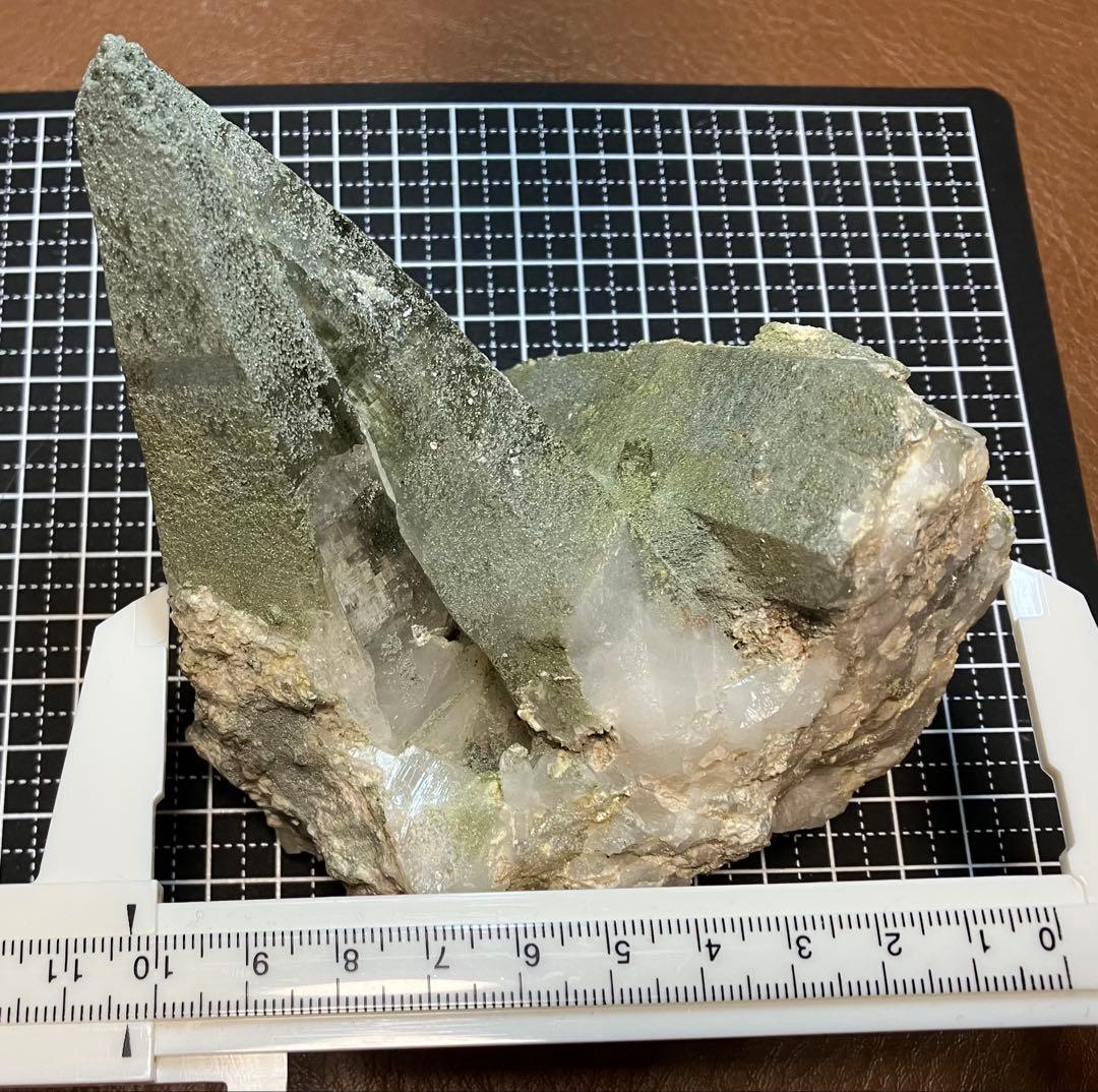 ガネーシュヒマール　ラパ産　クローライトオンクオーツクラスター　約485g