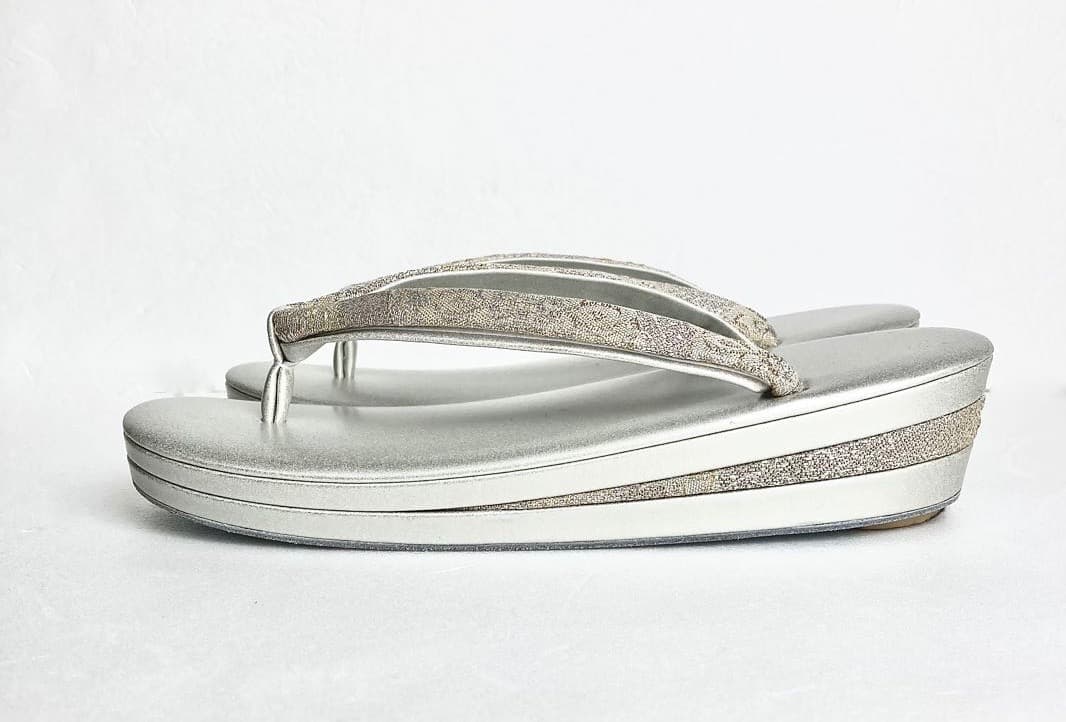 高級和装バック草履セット ホワイトシルバーに金銀糸 上品で聡明な佇まい ご入学式