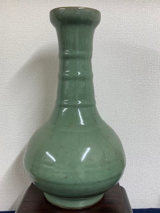 中国古美術　宋時代龍泉窯弦紋瓶，共箱：　C-3-3