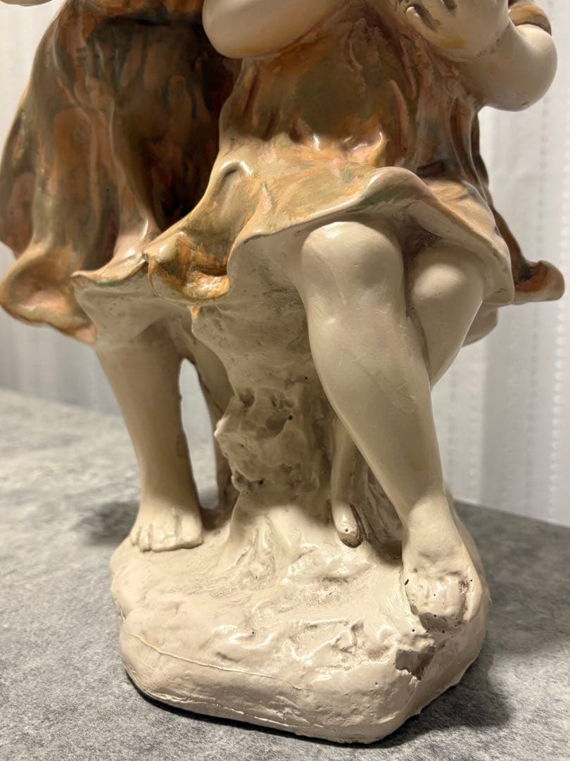 イタリア製　クラシカルな少女の像 陶器置物　存在感ある高さ34㎝