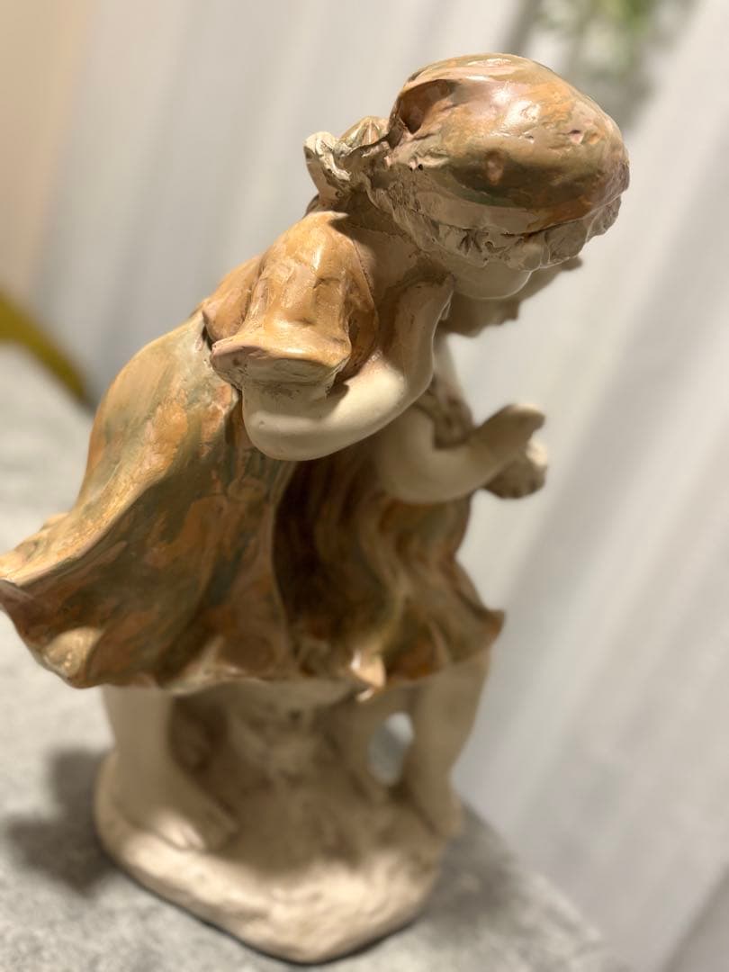 イタリア製　クラシカルな少女の像 陶器置物　存在感ある高さ34㎝