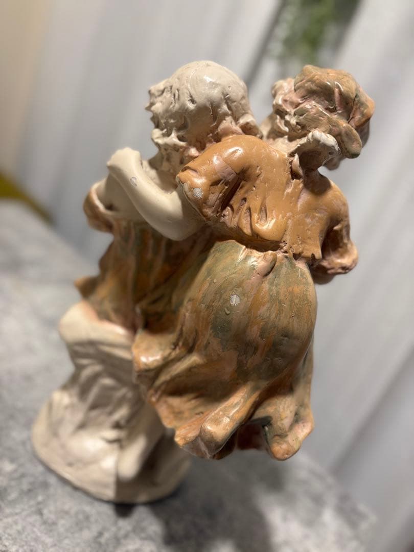 イタリア製　クラシカルな少女の像 陶器置物　存在感ある高さ34㎝