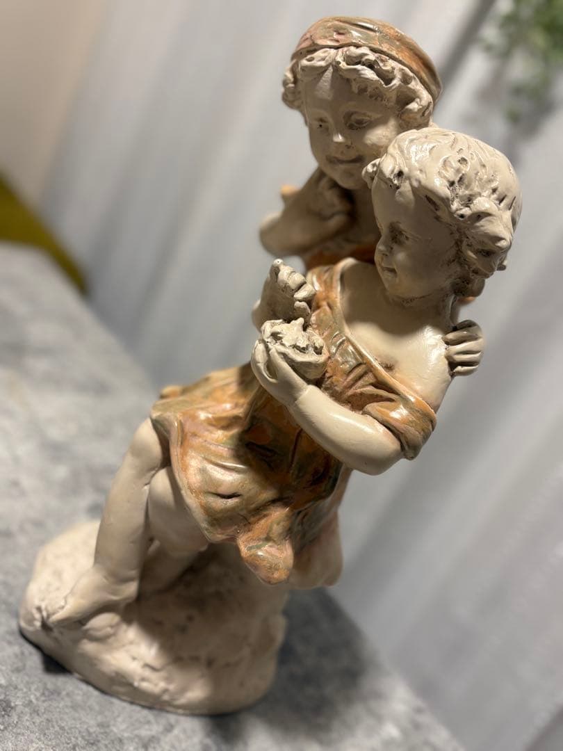 イタリア製　クラシカルな少女の像 陶器置物　存在感ある高さ34㎝