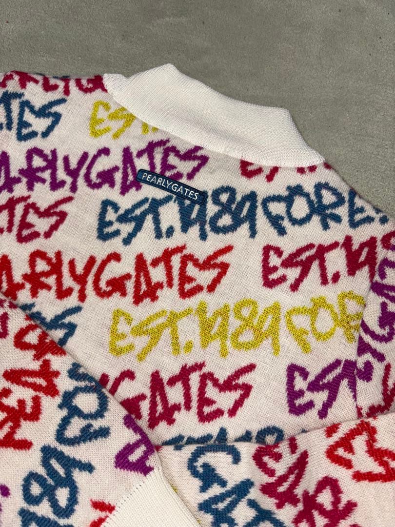 （超美品）パーリーゲイツ、落書き柄、ニットセーターとスカートのセット、サイズ0