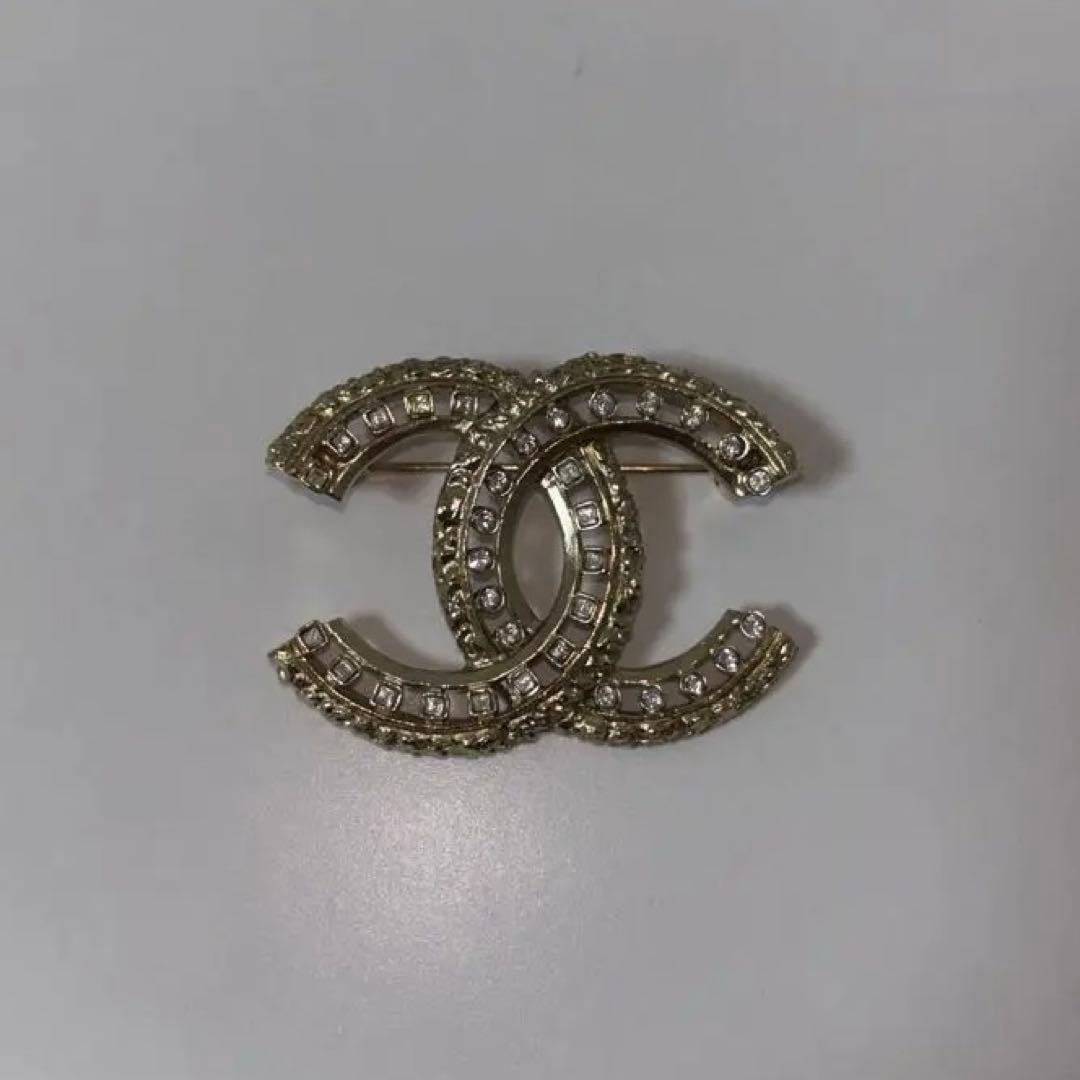 Chanel CCロゴ ゴールドブローチ