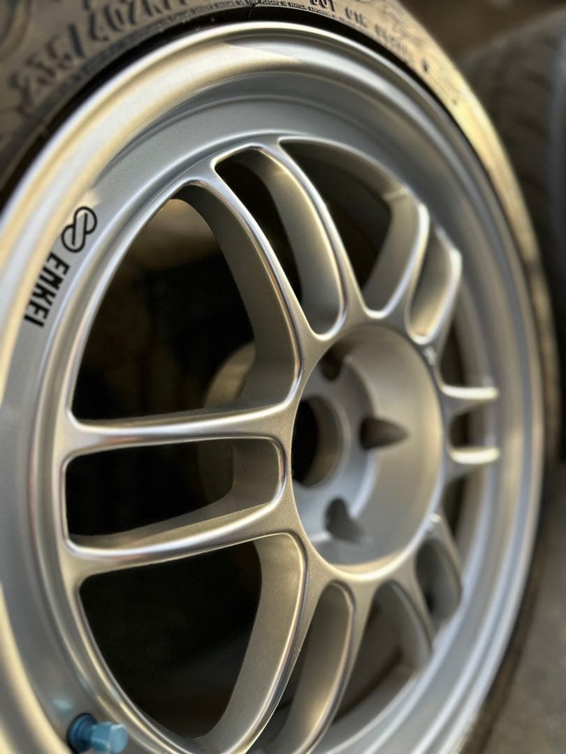 ENKEI RPF1シルバー 17インチ 8.5J 5H114.3 +30