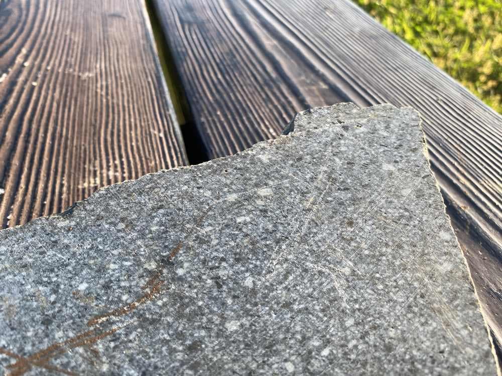 超貴重・岩手県遠野産 「遠野の銘石 角閃石」原石 1.4キロ・送料無料（＃16）