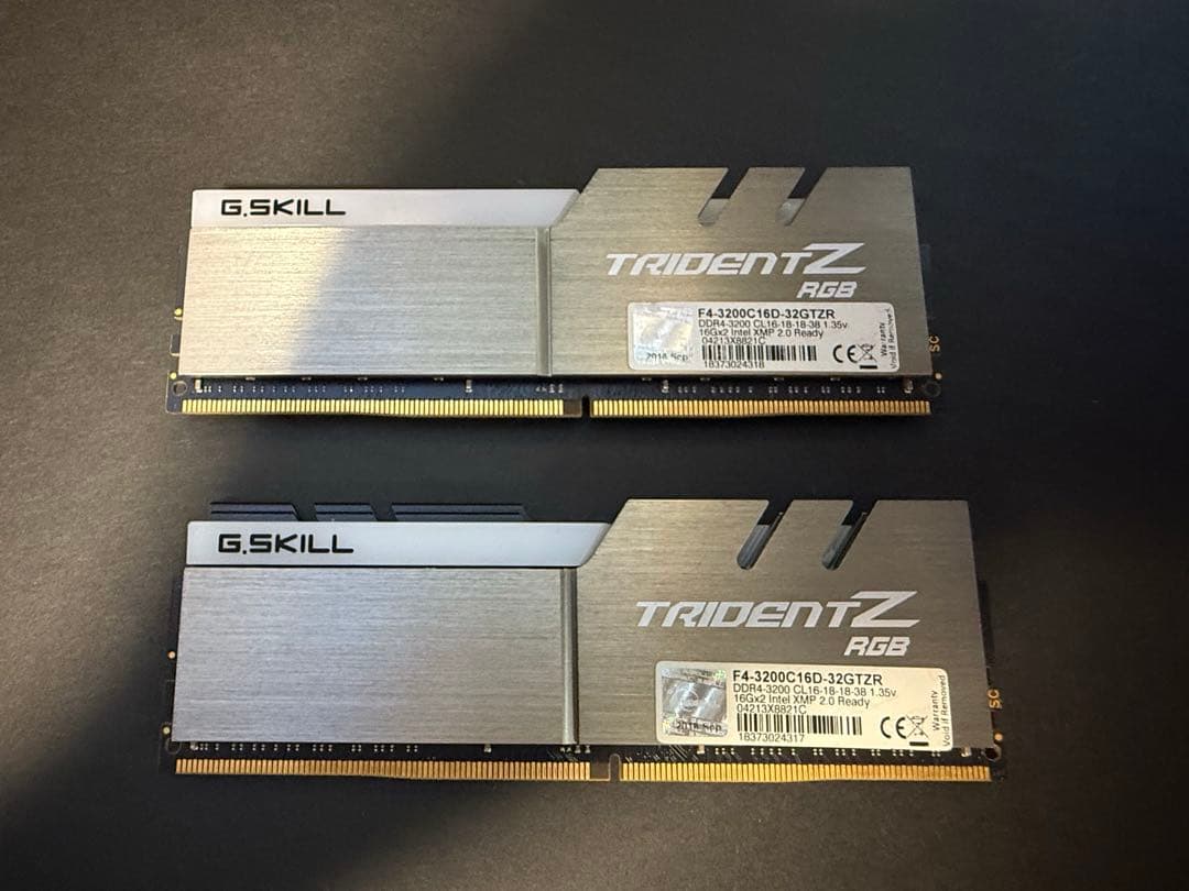 メモリー G.SKILL TRIDENT Z RGB F4-3200C16D-32GTZR