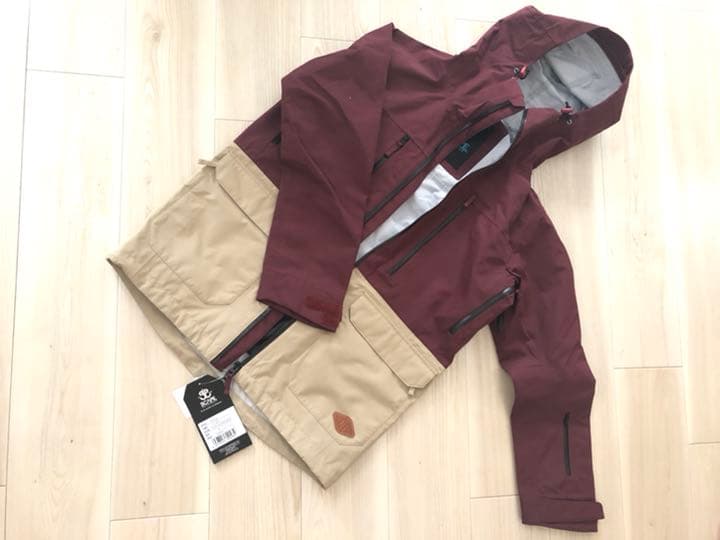 SCAPE 店頭販売無し　スノーボードウェアーのみ