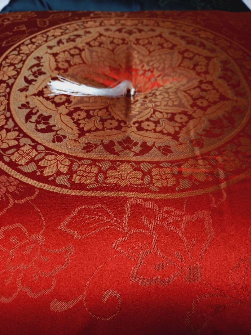 【新品　未使用】高級婚礼座布団　刺繍　深緑、赤　2枚組