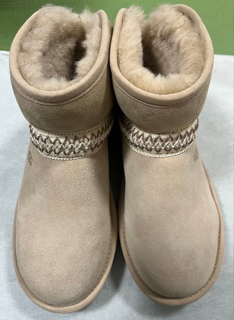 お値下げ【新品】UGG W CLASSIC MINI CRESCENT ブーツ