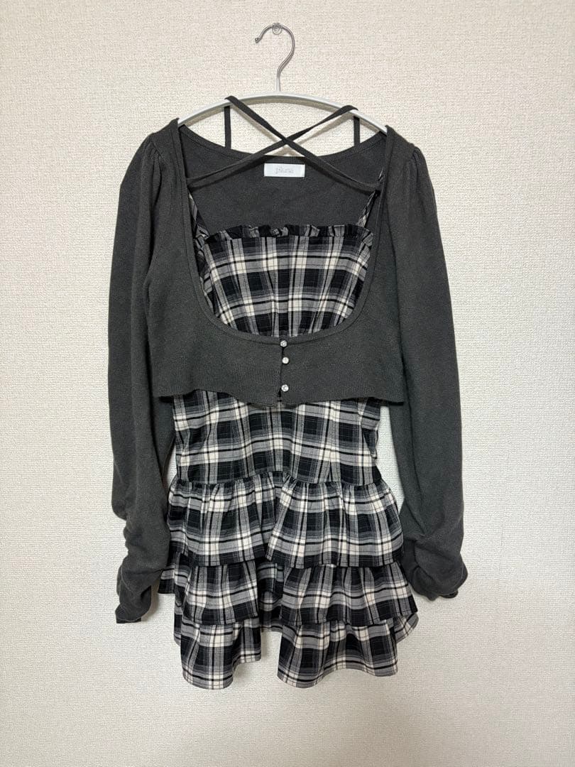 pium ビジューカーデ×チェックワンピセット