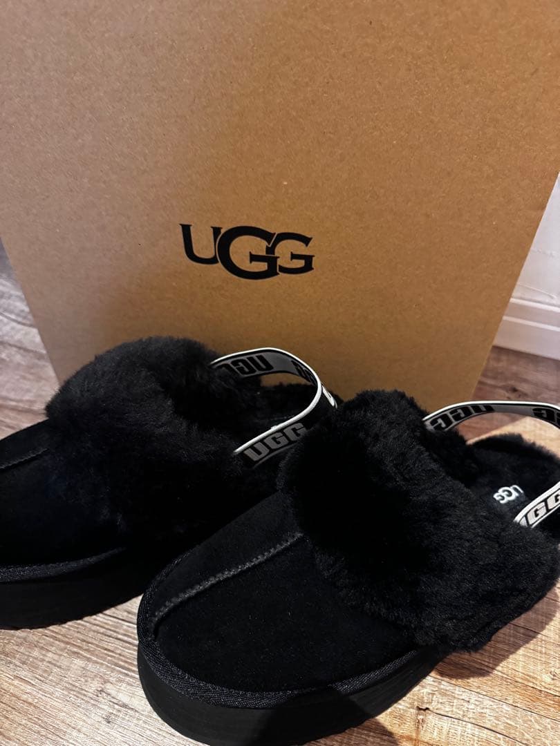 UGG Funkette ブラックスライドサンダル
