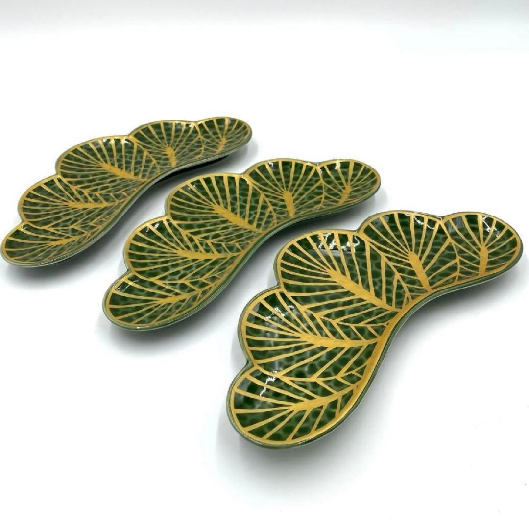 【新品】【大人気】有田焼幸楽窯　錦茶緑金松葉形前菜皿3枚セット　縁起物