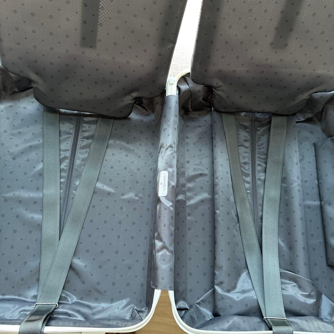 RIMOWA ESSENTIALキャビンS(ホワイト4輪)