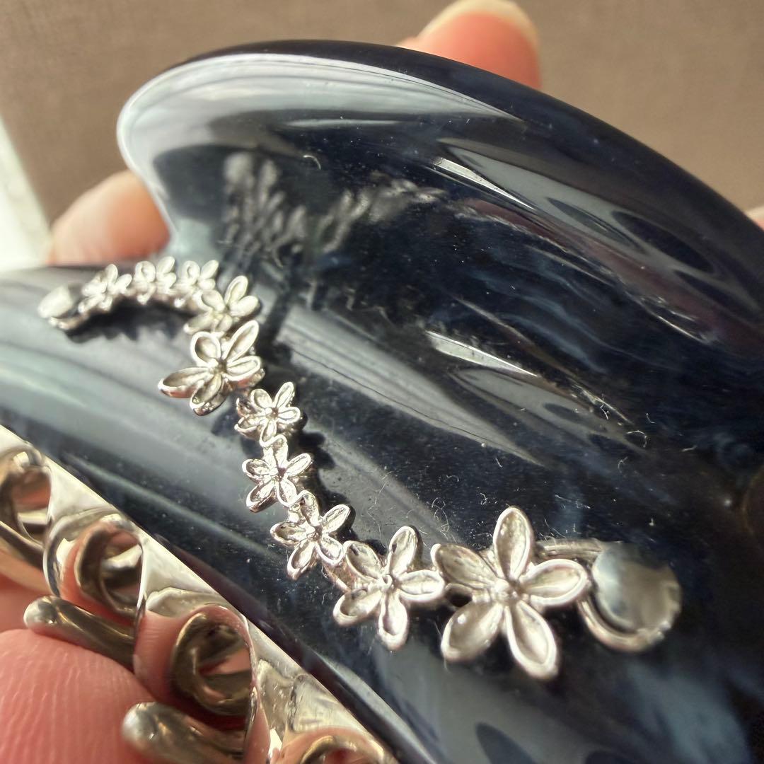 acca ヘアクリップ マーブル　ネイビー　シルバー フラワーモチーフ